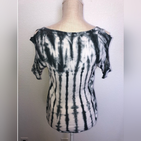 EUC🔹️Chaser Double Cold Shoulder Ribbed Blue and White Tie Dye Top - M - Picture 6 of 6